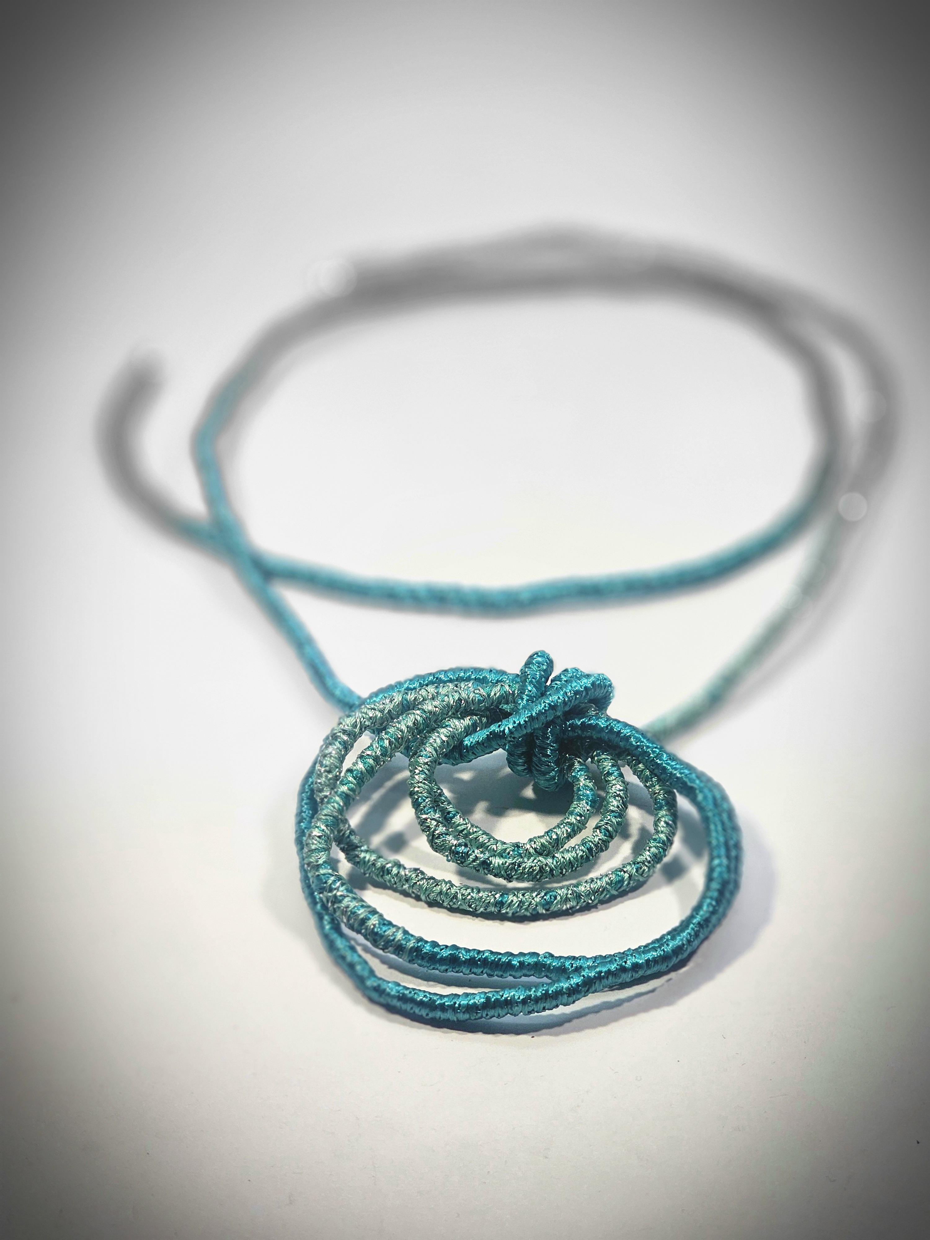 Cordón Embarrilado Versátil - Joyería de Autor