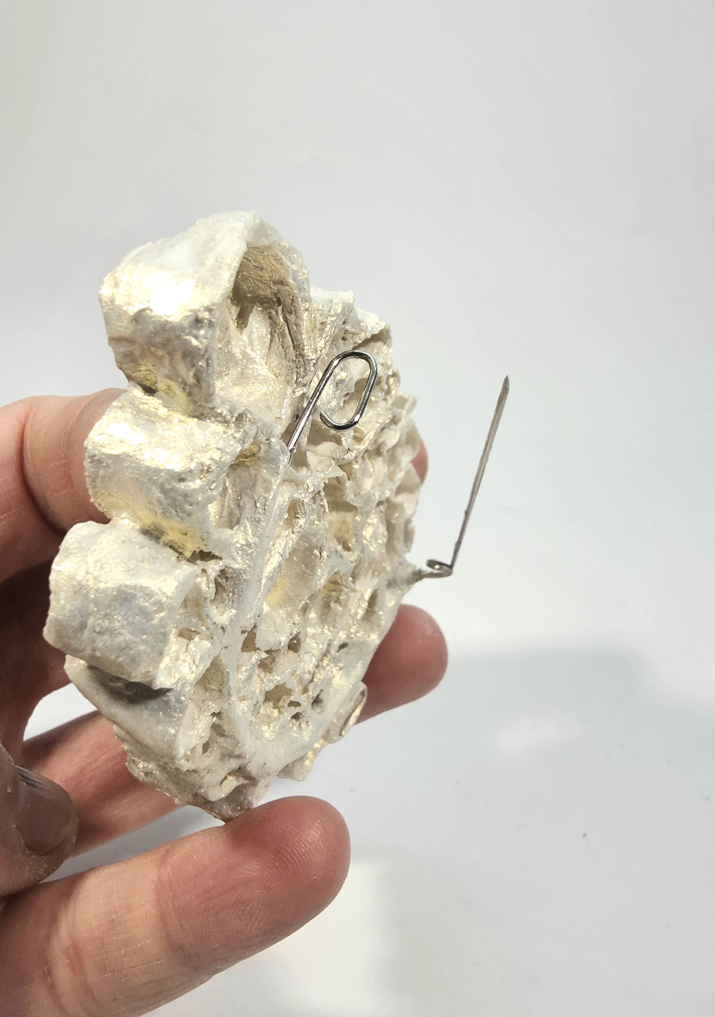 Prendedor Orgánico de Papel - Joyería de Autor